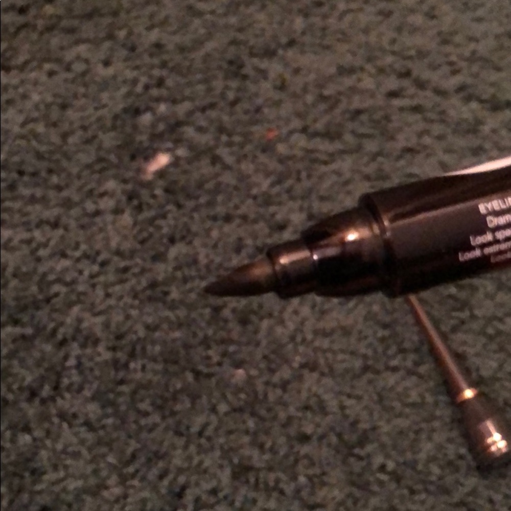 Eyeliners - Picture 3 of 4